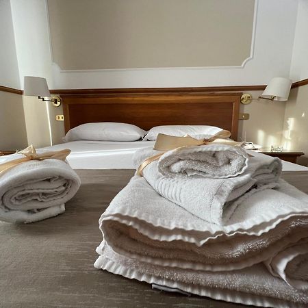 Hotel Leopardi Napoli Esterno foto