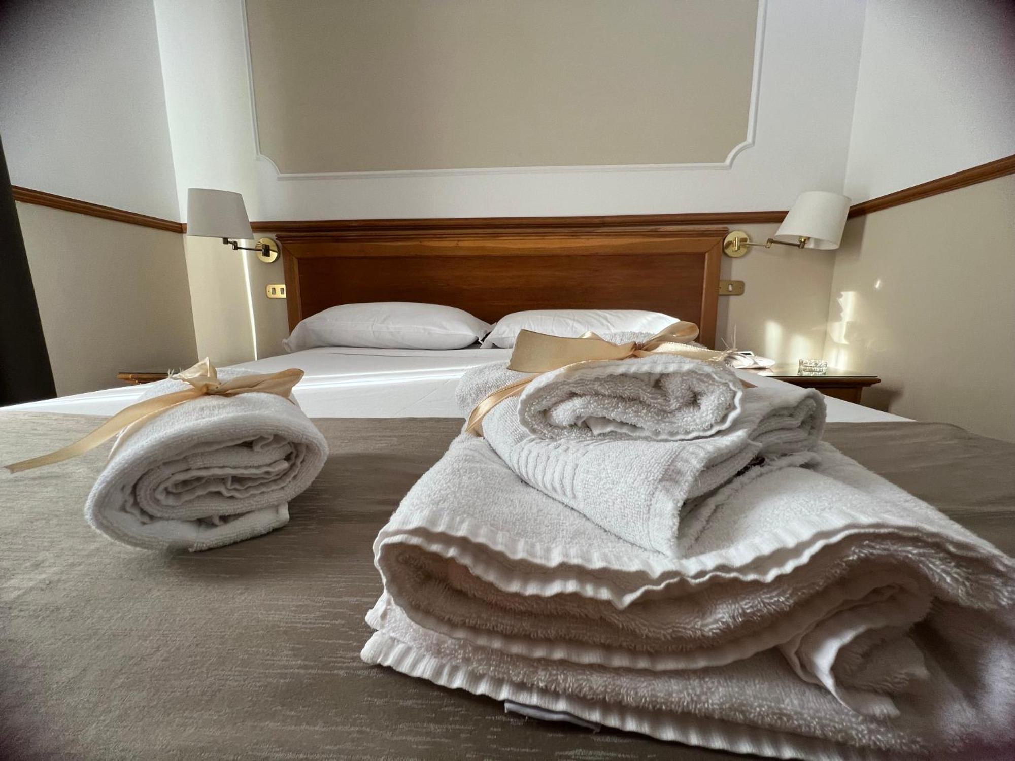 Hotel Leopardi Napoli Esterno foto
